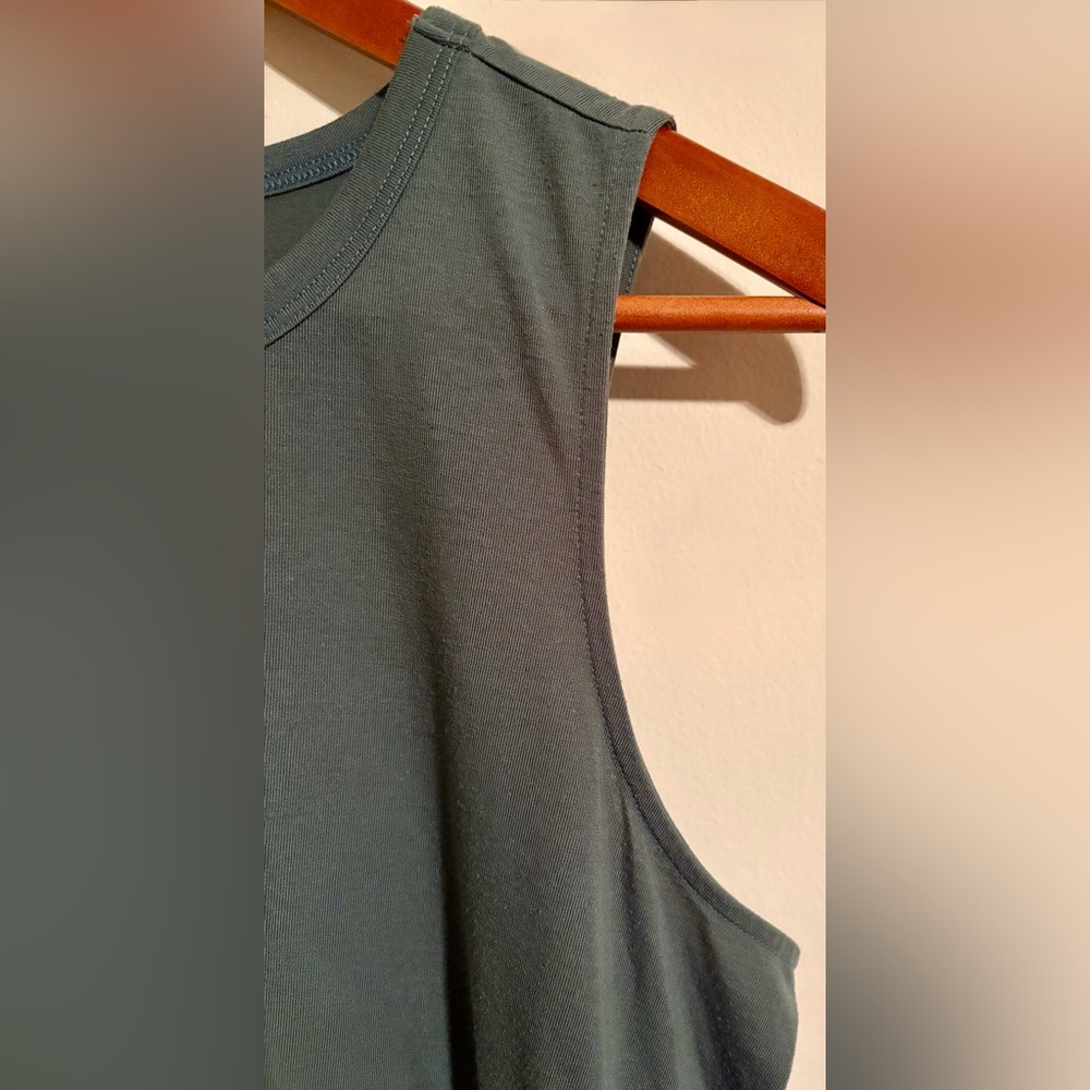 Women’s Old Navy Green Active Ultralite Go Dry Tank Top Wide Strap Muscle Sz Med - Picture 5 of 15